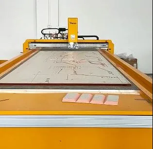 Máquina de corte de placa de canal de painel sanduíche para automação de fábrica